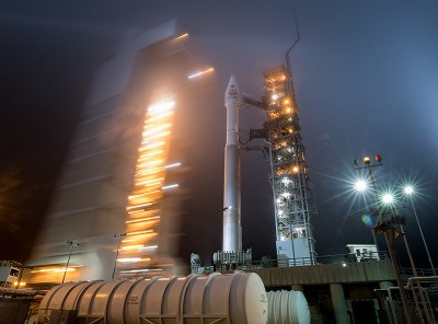 800px-SLC-3_Service_Tower_Rolls_Back_for_InSight.jpg