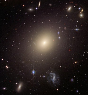 560px-Abell_S740,_cropped_to_ESO_325-G004.jpg